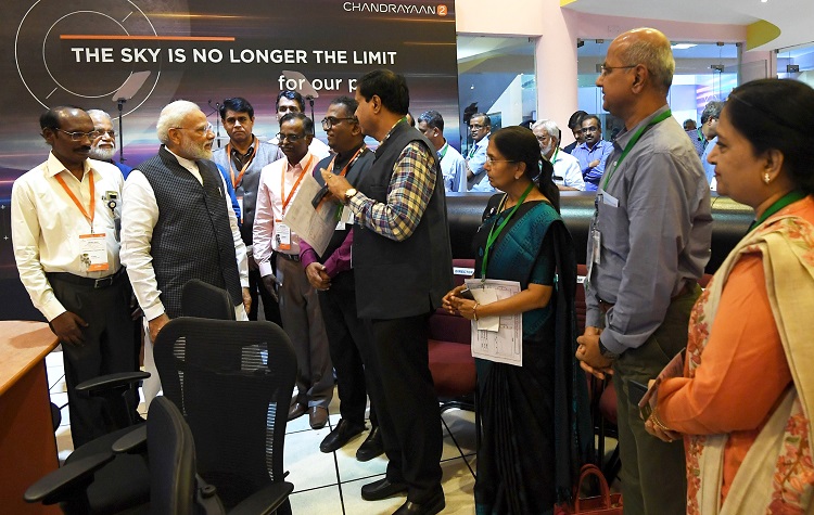PM Modi with ISRO scientists